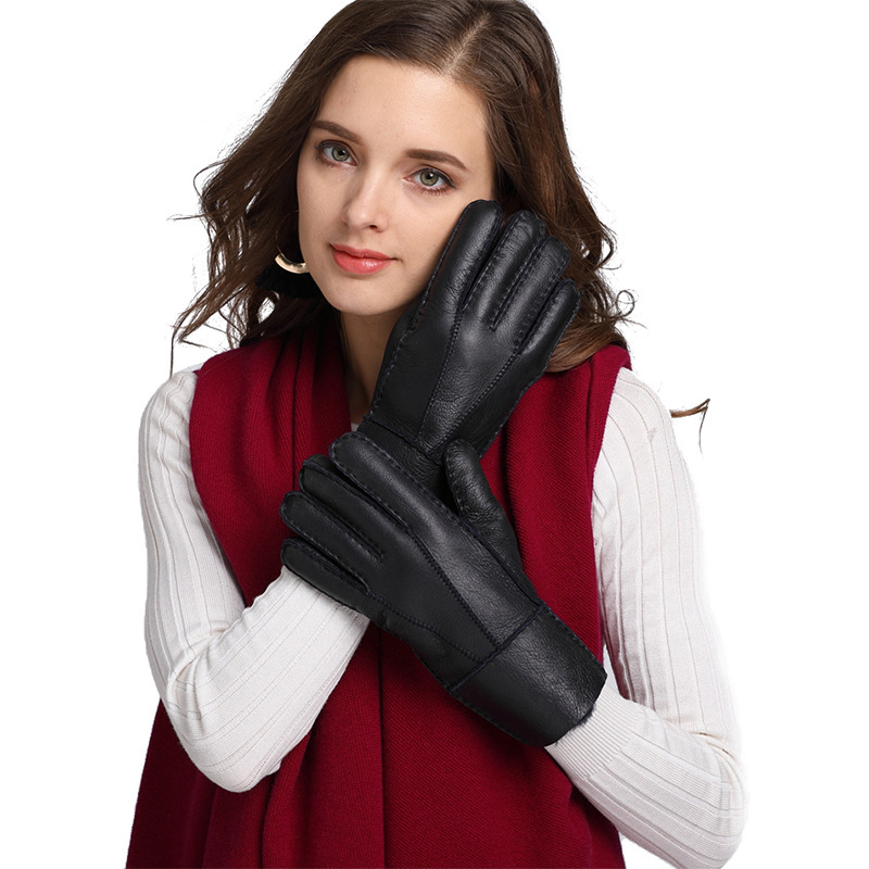 The Amazon sells hairy, hairy, hairy women's gloves for a long time.