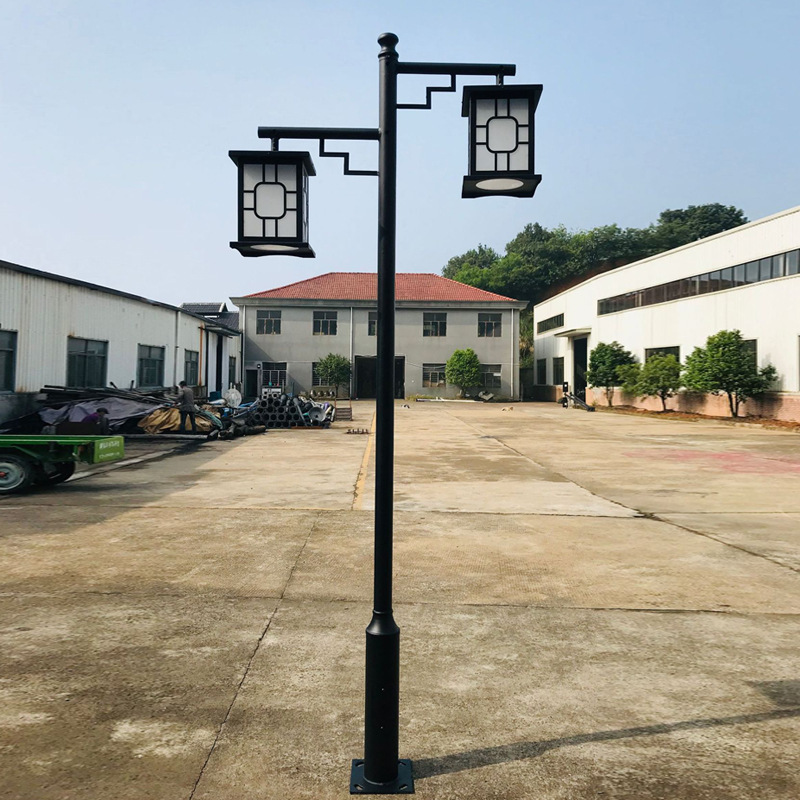 The solar courtyard lamp is retrofitted with both headlights.