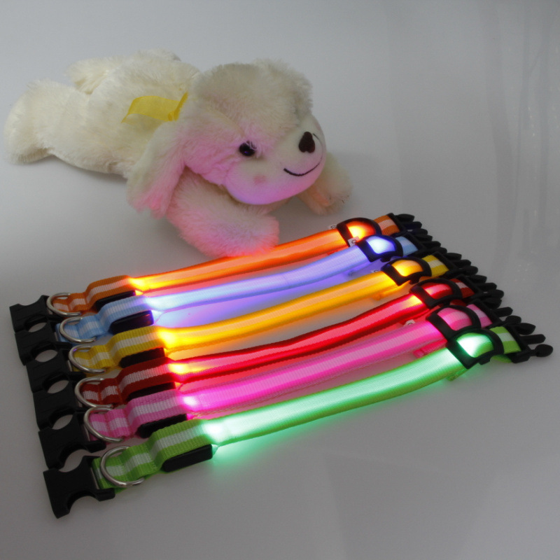Cung cấp đèn LED cho chó hàng loạt, cổ áo sáng, dây chuyền cổ chó, hỗn hợp thú nuôi cỡ trung bình.