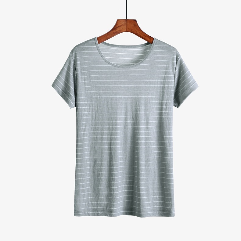 Bánh pyjama nam vào mùa hè với tay áo lạnh và ngắn, sọc tròn và hơi thở lỏng.