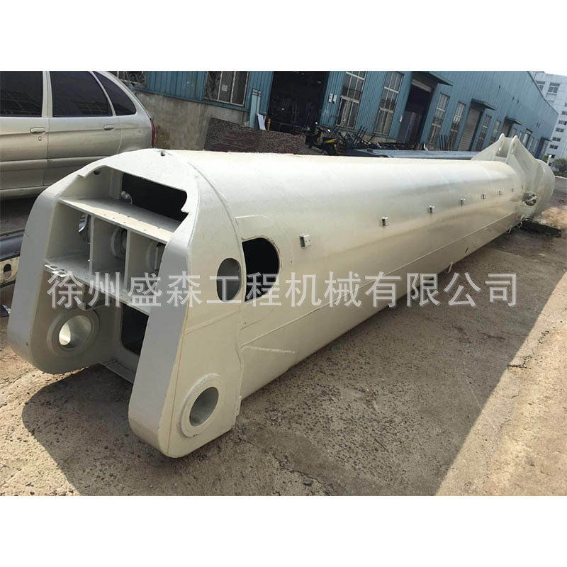 Nó được làm bằng hàng tấn cần cẩu lớn, cánh tay dạng U, cánh tay vòng cung lớn, 150 tấn cánh tay cần cẩu.