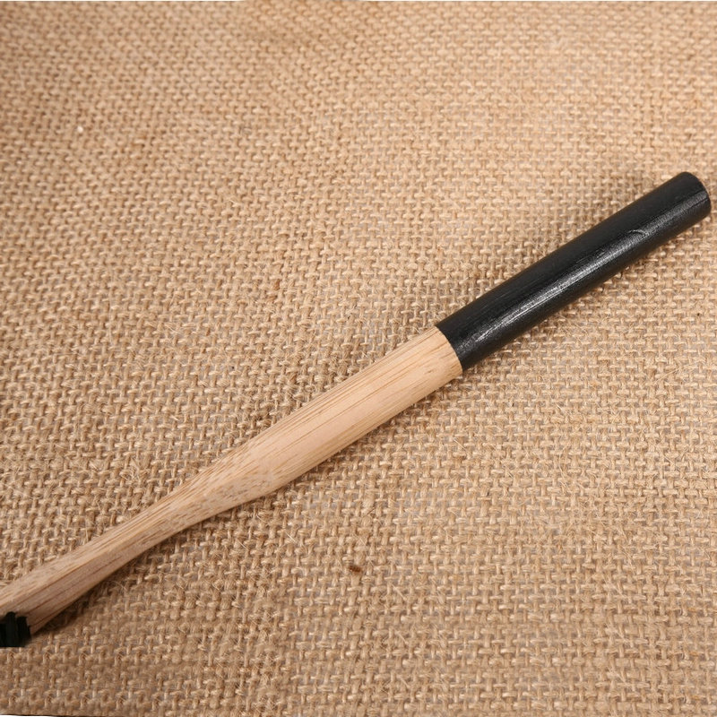 The factory supplies bamboo brushes and round handles.