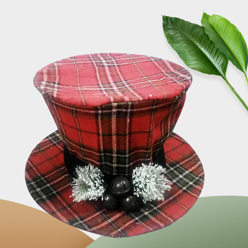 The top Christmas hat, the top Christmas tree decorated hat, is a black round top hat that folds the top of the Christmas hat.