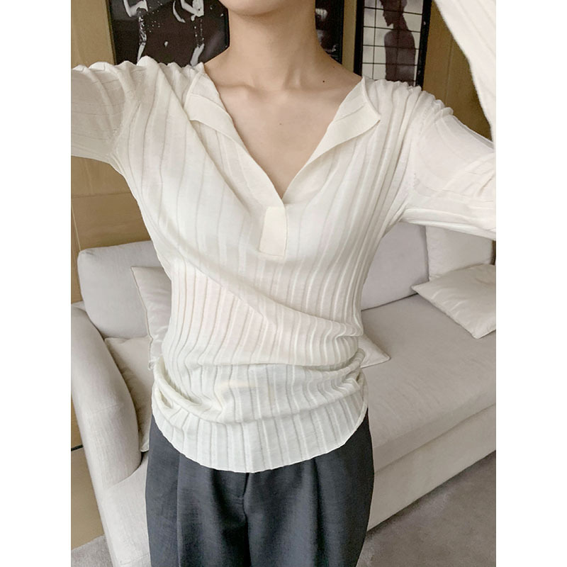 Cổ đã mở nửa cổ áo, khâu cắt ngắn, quần lót ngắn, áo len ngắn với áo len mềm.