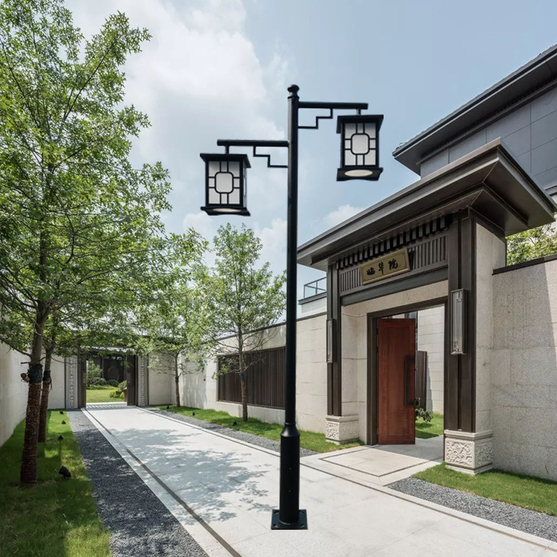 The solar courtyard lamp is retrofitted with both headlights.