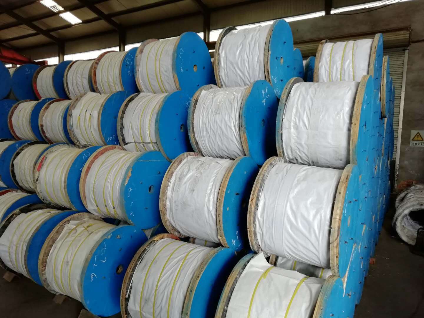 Zinc-plating steel barbed wire barbed wire shed telecommunications metal