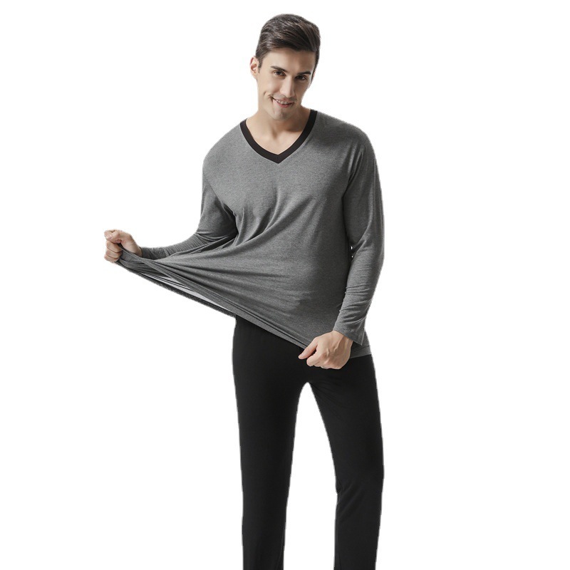 Vào mùa thu và mùa đông, những chiếc áo pyjama của một người đàn ông, những chiếc áo dài, những chiếc áo lót dài, những chiếc quần lót mã lớn, một chiếc áo sơ mi rưỡi, một trên một.