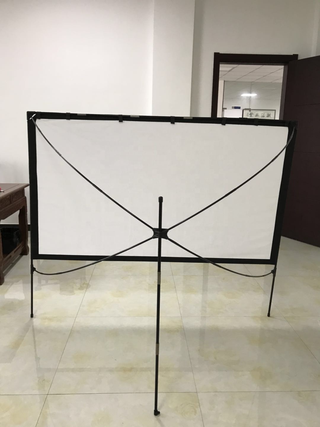 80 inch 16:9 độ cao trong màn hình trại ánh sáng.