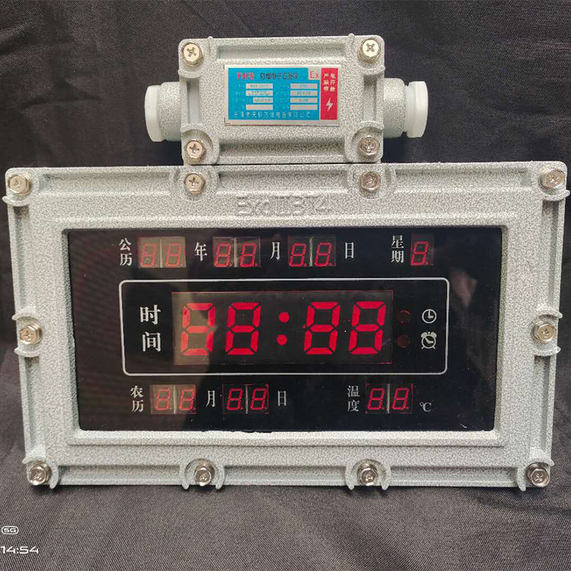 The factory uses a wall-mounted blast-proof stone clock.