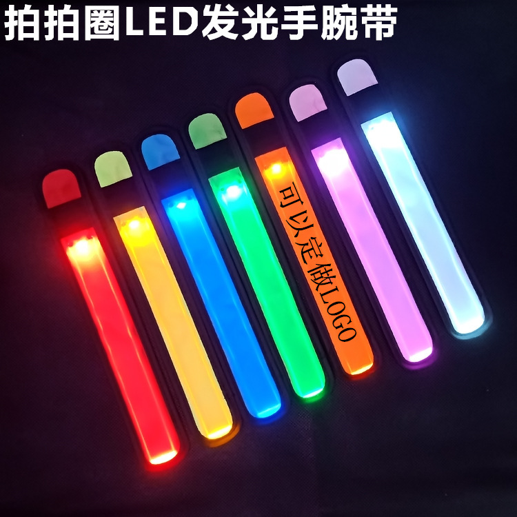 Nhà máy bán đèn LED và xe điện ngoài trời.