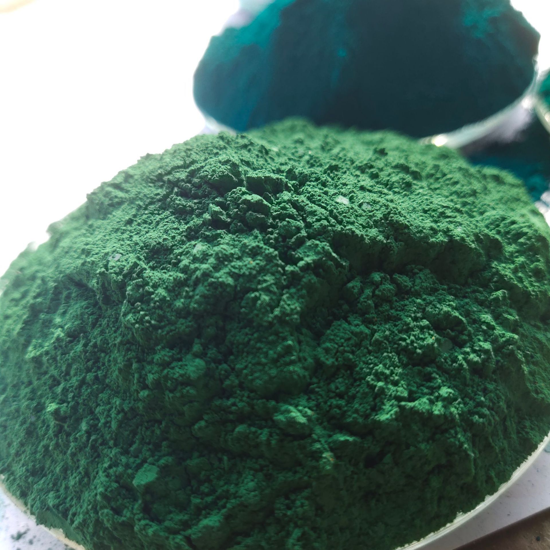 The plant supplies titanium green paint paints with green green paints and rubber granules with green greens.