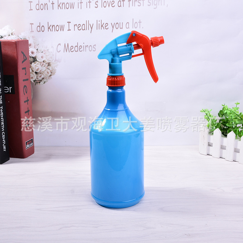 Chúng ta sẽ có một bi-đông nguồn nóng, một máy phun vườn, một ấm nước phun áp suất cao.