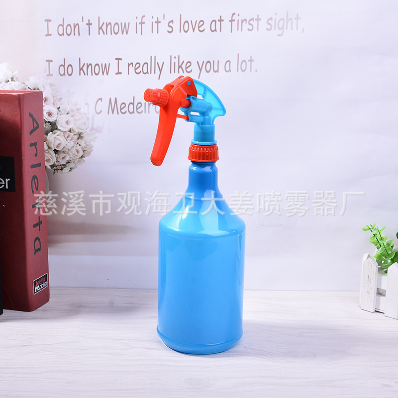 Chúng ta sẽ có một bi-đông nguồn nóng, một máy phun vườn, một ấm nước phun áp suất cao.
