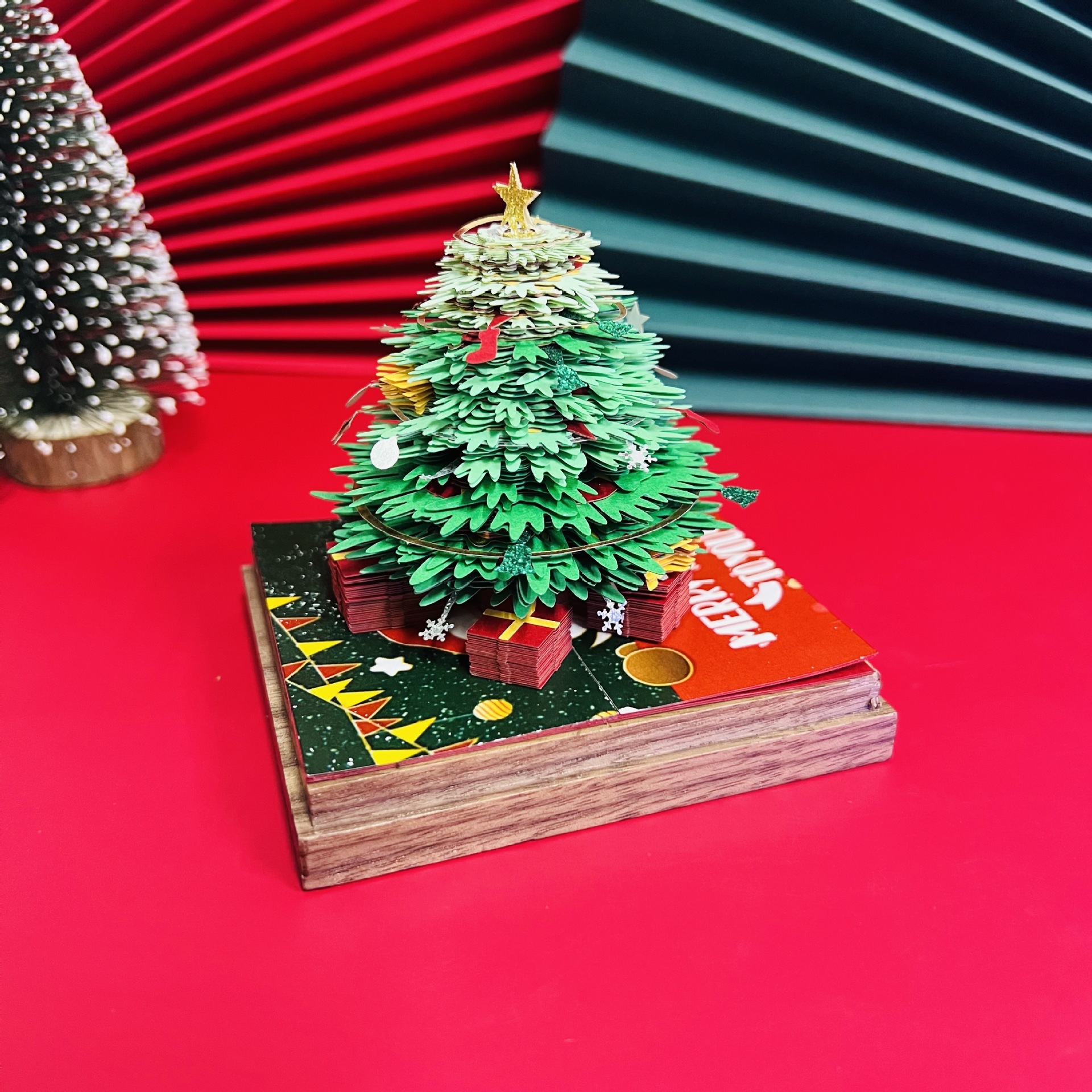 Christmas tree 3d stereo sign the Creative Panorama to facilitate the distribution of business gifts to creative producers.