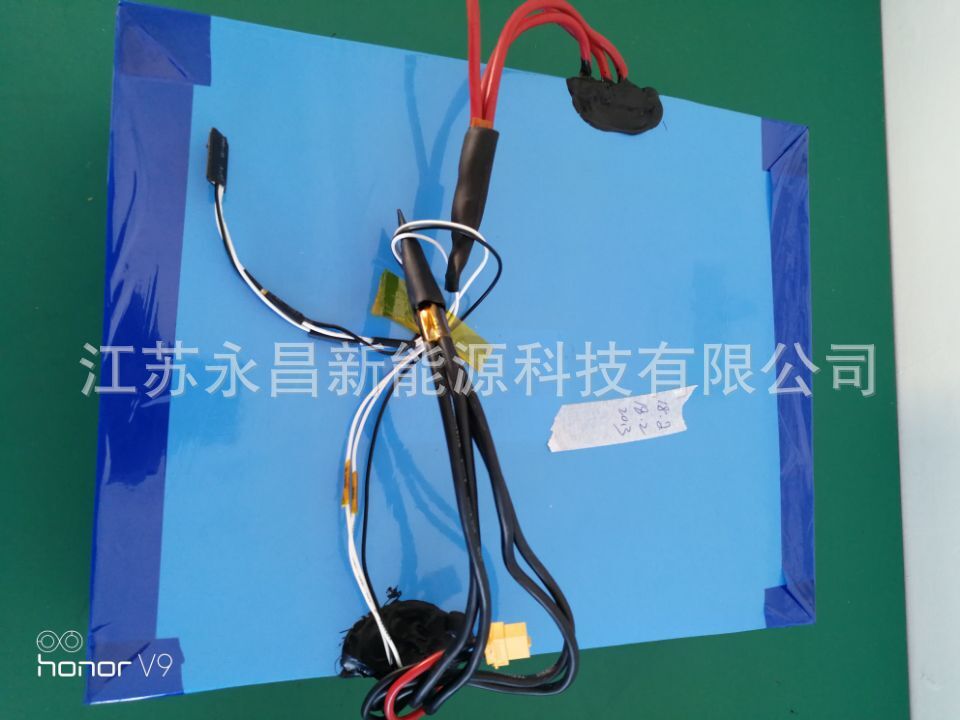 Batteries for underwater motion electric surfboards with a high frequency of lithium discharge batteries 72V50AH underwater propulsion
