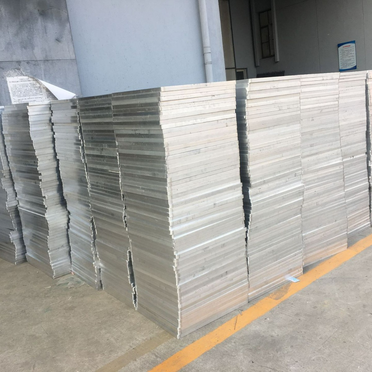 Aluminum frames, bandaged web frames, aluminium alloy frames, wholesale prices for printing aluminium frames, direct wholesale sales by the manufacturer.