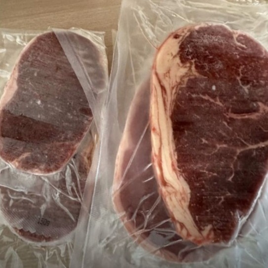 100g thịt bê muối với thịt bò tươi, 130g thịt bò con thương mại.