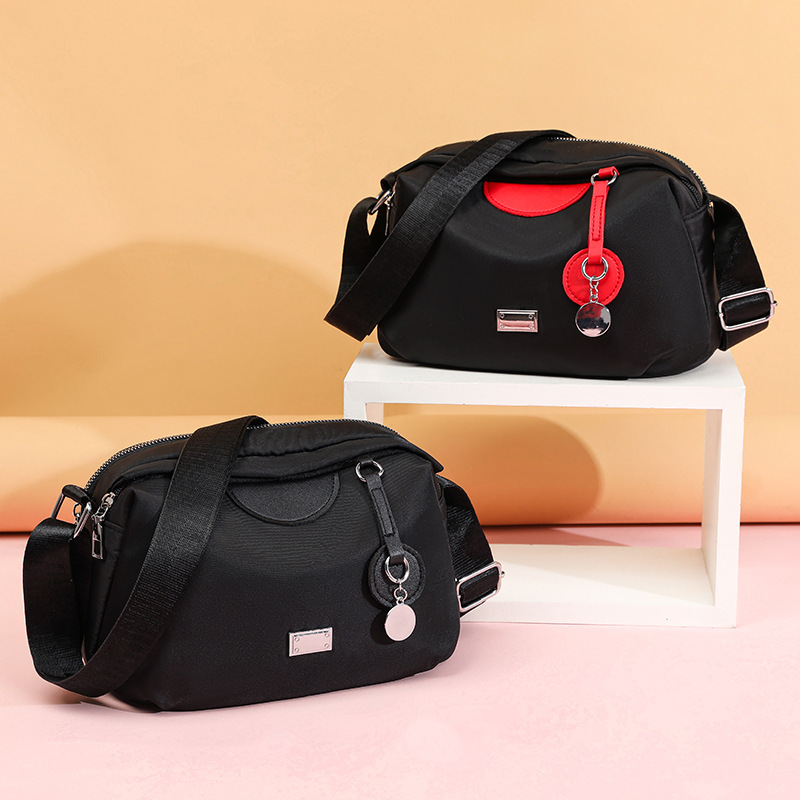 Zilong Oxford's new one-shoulder bag with a large volume of light and leisure for the Koreans.
