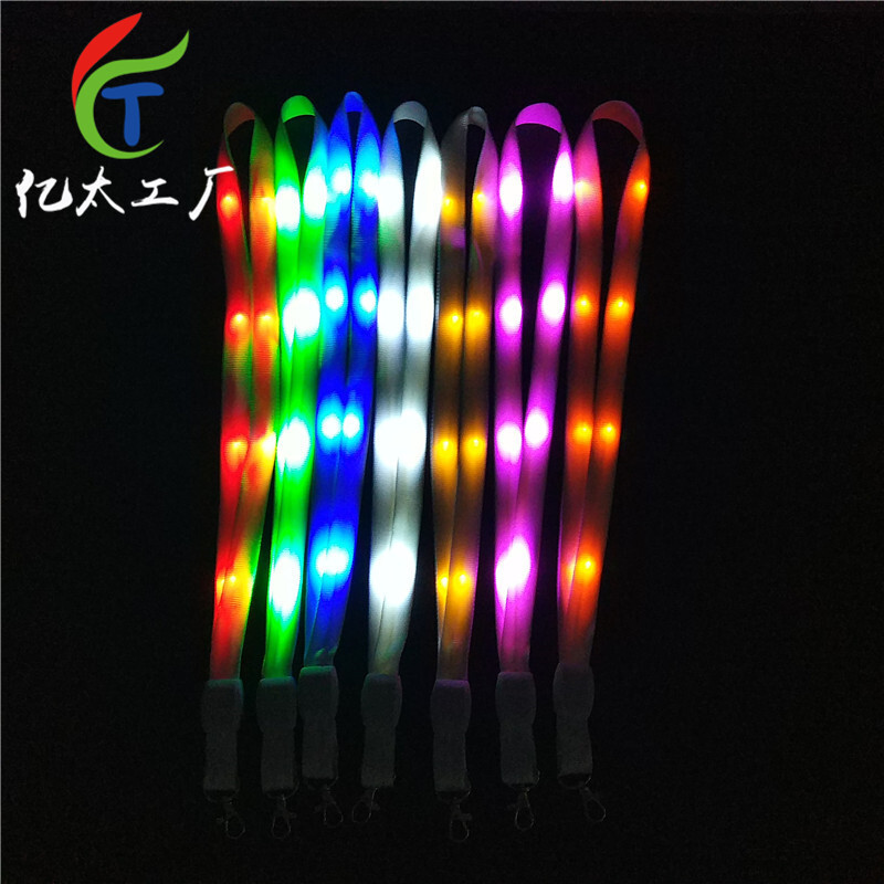 Dây nhận dạng cây, đèn pin, dây nylon.
