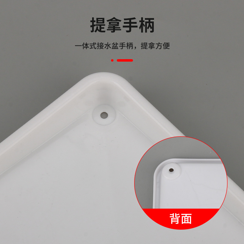 Gia đình vải dầu nhựa được phân phối với những chiếc cốc cỡ lớn trong phòng khách với một bình lọc trà sáng tạo.