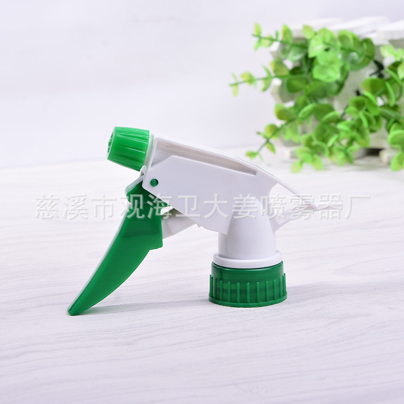 Thiết bị phun trực tiếp đã được phun nước bởi bình phun của nhà máy.