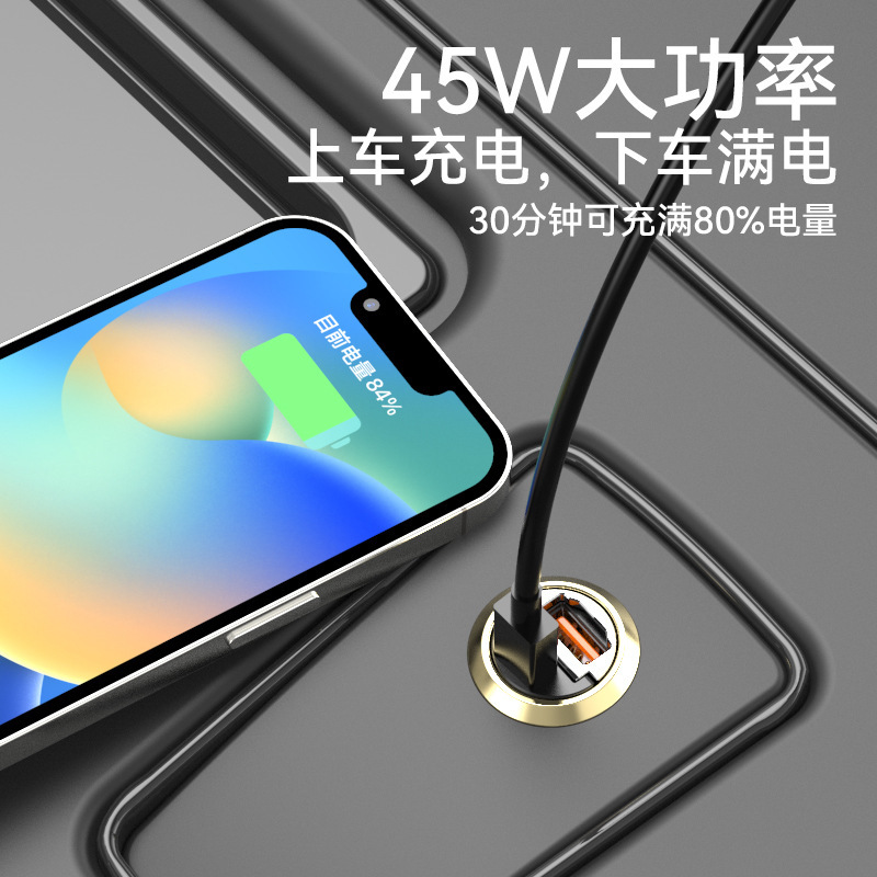 Một chiếc xe tải chở siêu nhanh chứa đầy kim loại chứa đầy một bộ cắm chuyển đổi xe nhỏ.