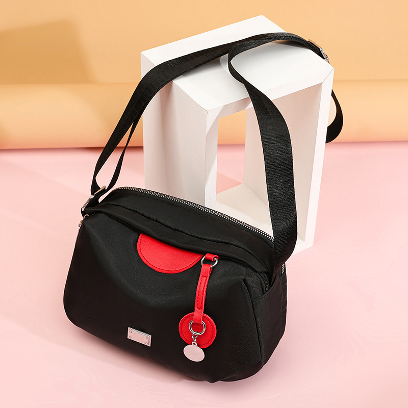 Zilong Oxford's new one-shoulder bag with a large volume of light and leisure for the Koreans.