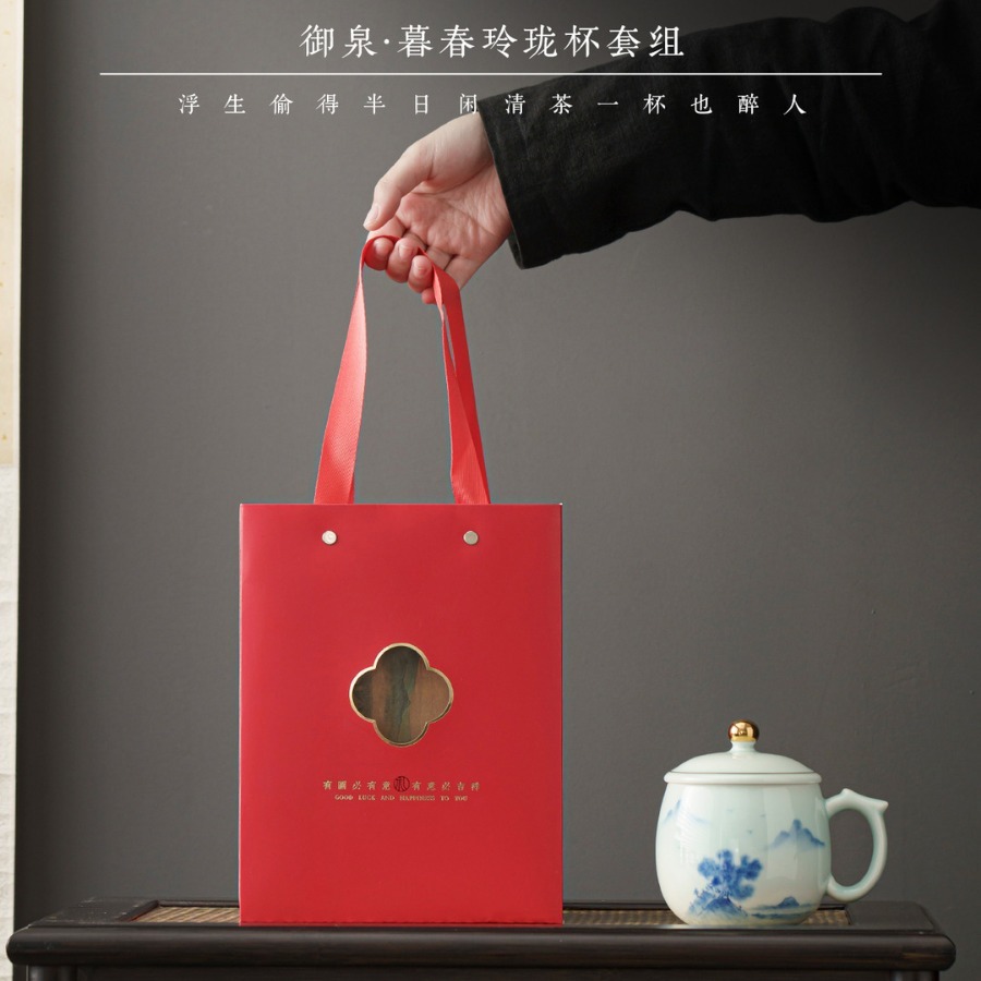 Hai bộ sơn bàn tay Trung Quốc sơn tay được phân phối bởi nhà máy sản xuất Singquan.