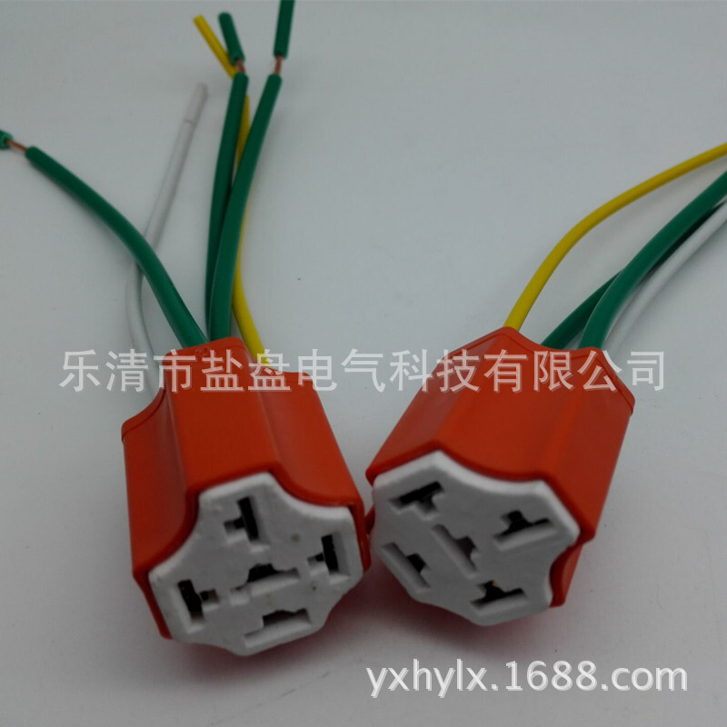 Automobile relay plugs, quadrilateral music relay plugs, plum, bottom line.