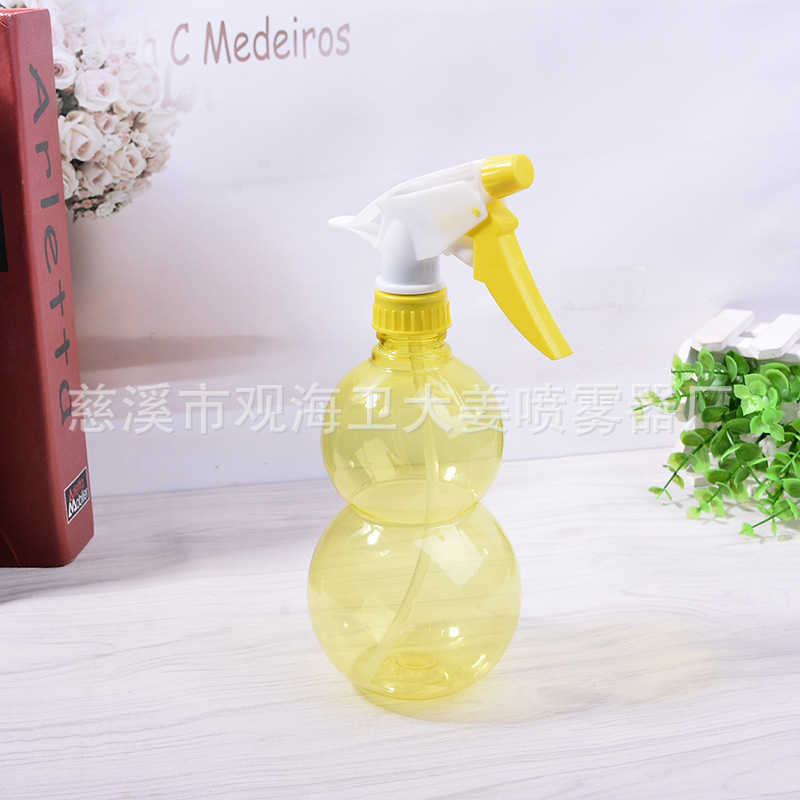 Những công cụ làm vườn mới và sáng tạo là thực dụng và những bi-đông có kẹo.