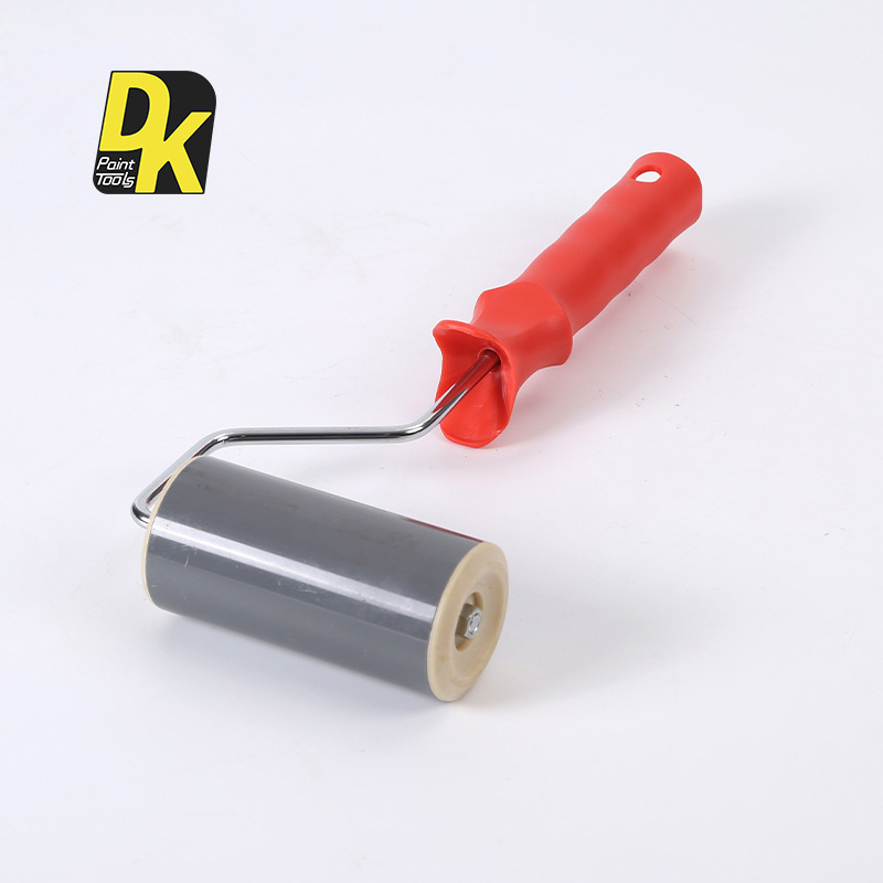 A 4-inch roller of bare plastic paint, a wall coating tool for retrofitting.