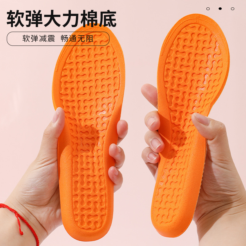 Rải rác và cắt tóc của những tấm chiếu phim trẻ em bằng những chiếc bông mạnh mẽ, đàn ông và phụ nữ với không khí cao và không khí kháng cự.