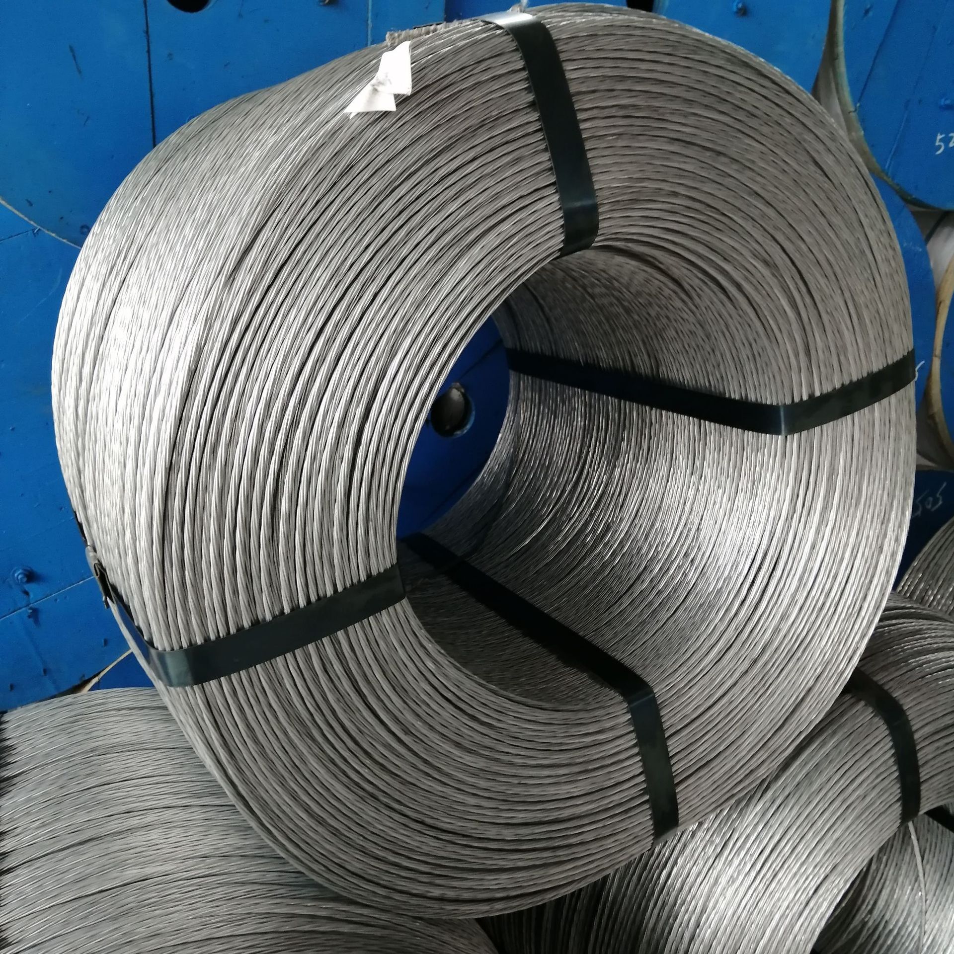 Zinc-plating steel barbed wire barbed wire shed telecommunications metal