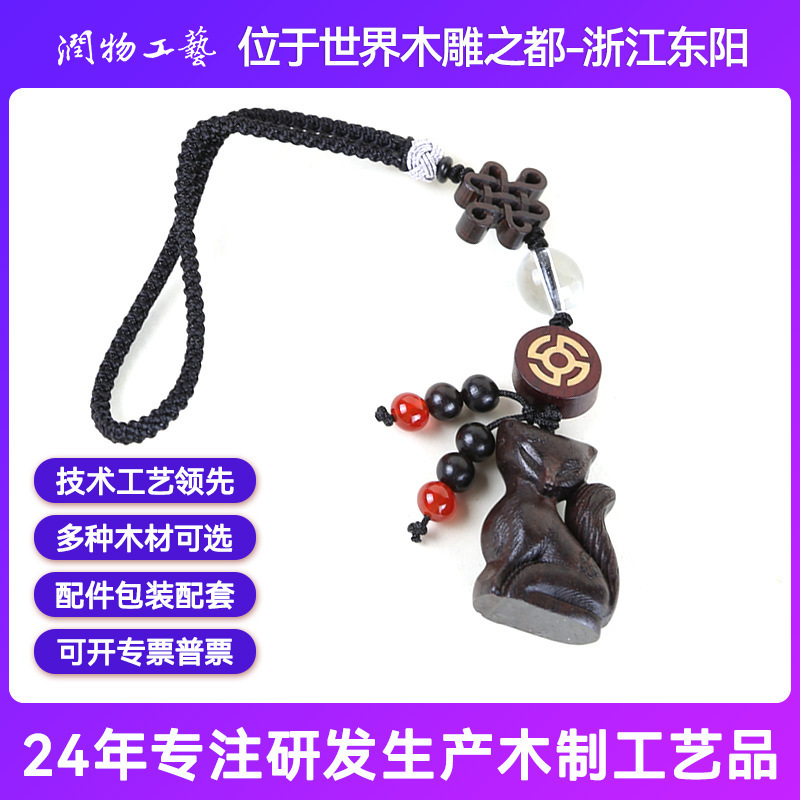 Nhà máy đang bán một chiếc xe hơi với một chiếc xe hơi có nhiều chất polyfort bên trong.
