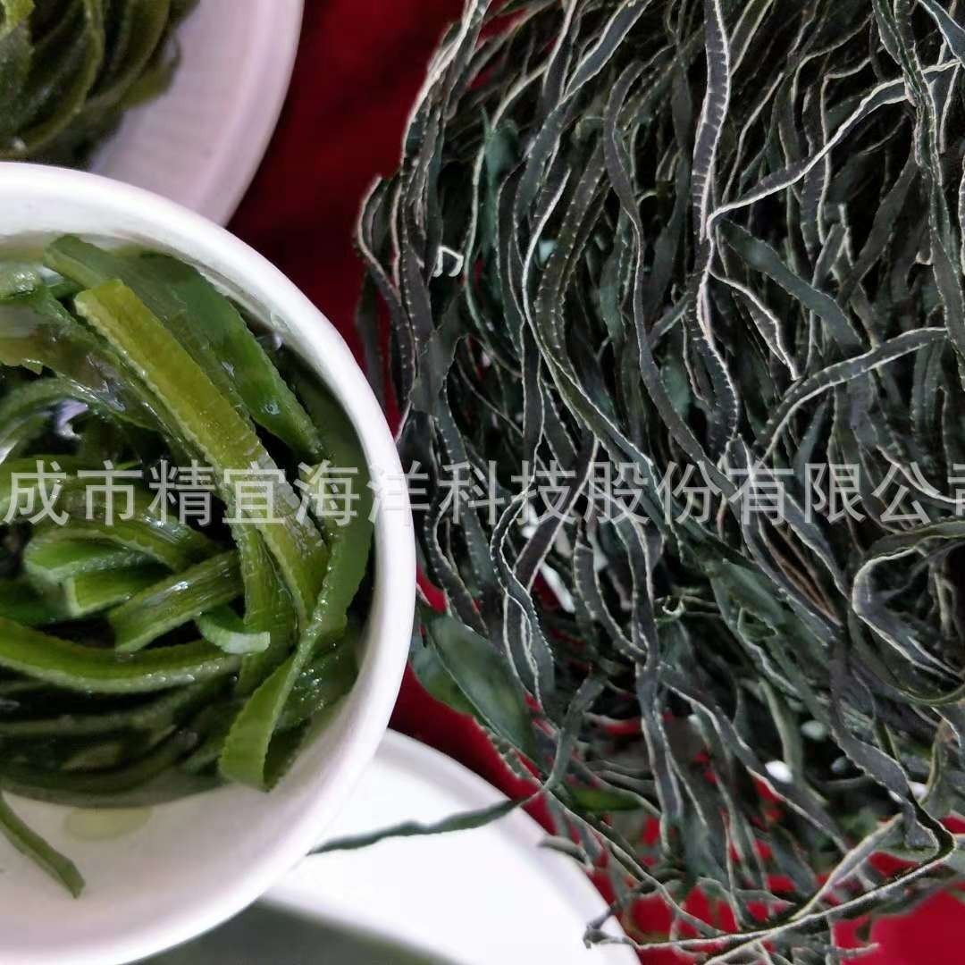 rong biển khô và rong biển khô và không cát.