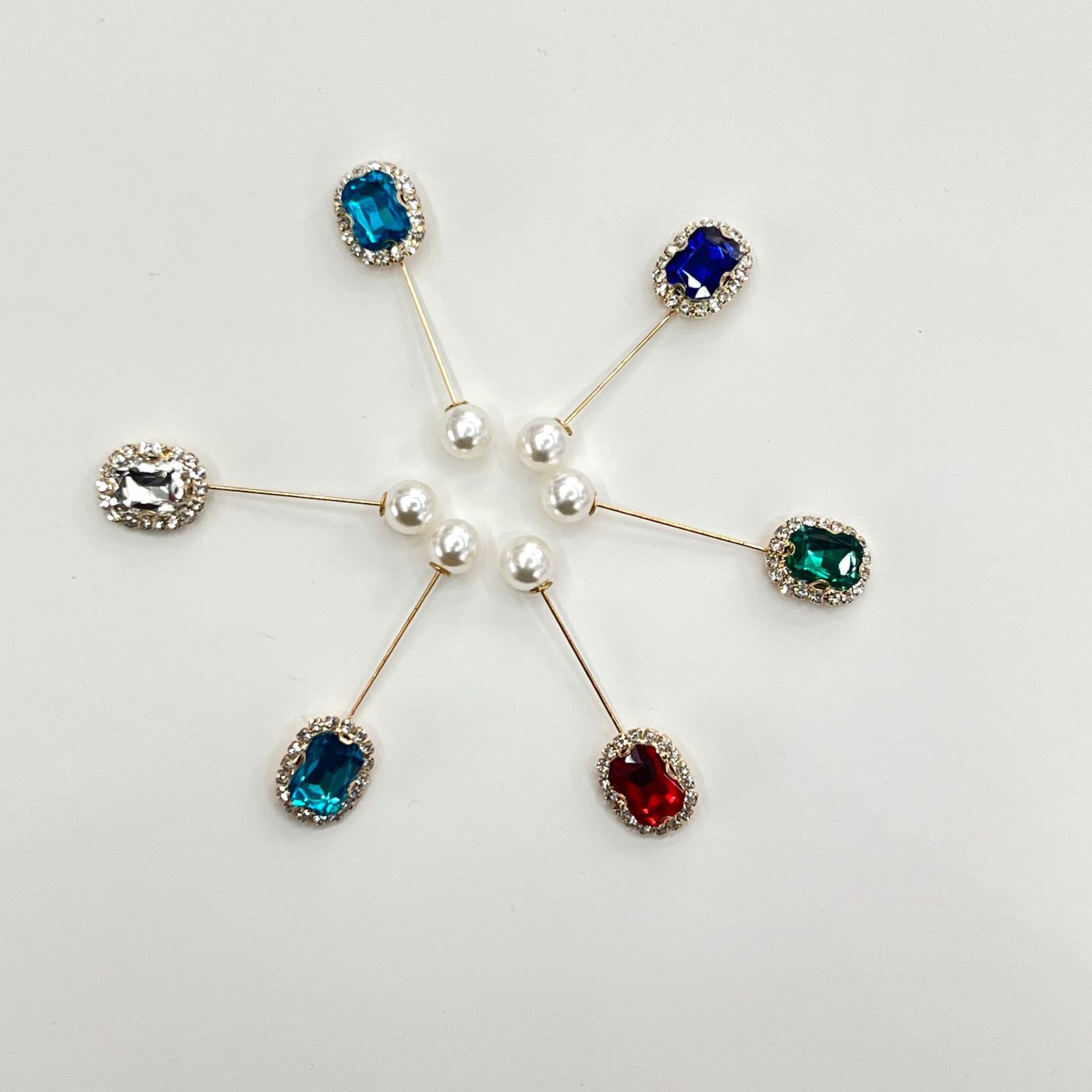 Colored cylindrical brooch. Fashion crystal with multiple shapes.