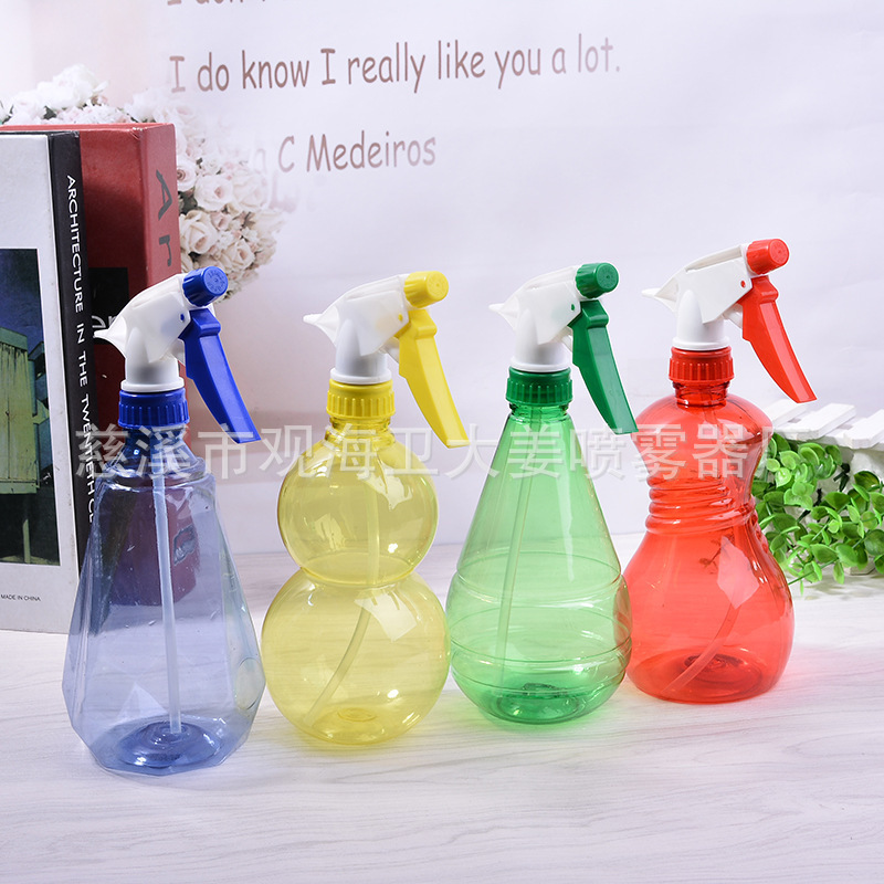 Những công cụ làm vườn mới và sáng tạo là thực dụng và những bi-đông có kẹo.