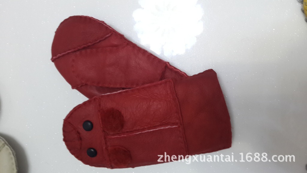 Children's gloves fur warms the winter glove factory's whole-swirling.