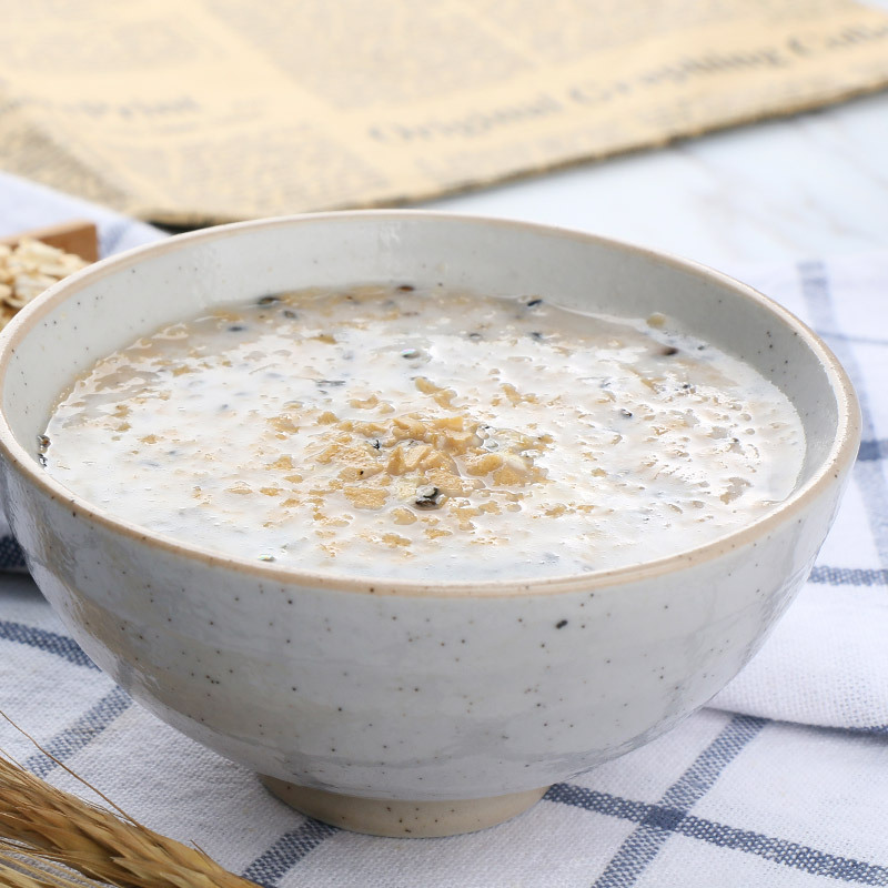 The factory's supermarket's wholesale, the sparrow king's black sesame oatmeal 700g, the black sesame breakfast is ready to eat.