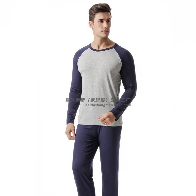 Vào mùa thu và mùa đông, những người đàn ông mặc đồ pyjama mặc bộ đồ mùa thu với một nhà máy quần dài duyên dáng.
