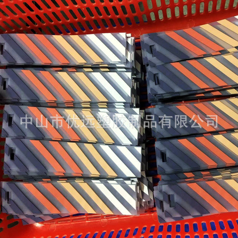 PVC軟膠滴塑標牌制定服裝膠章LOGO設計OFFWHITE透明夜光吊牌商標