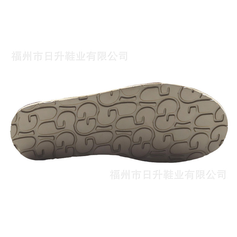 Tiệm tạp hóa mùa thu và quán Rabbit's Cuffy Crossing với đôi giày trượt chân nhẹ của Toes-Low-Warm.