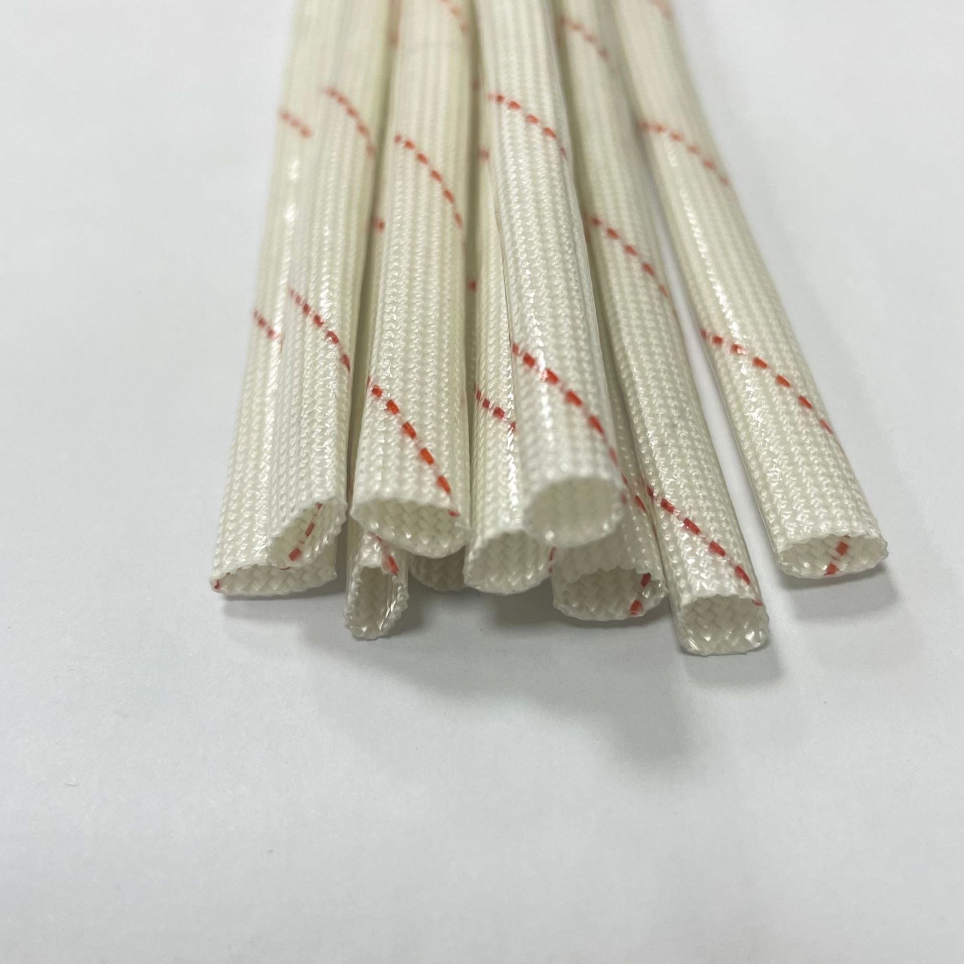 ท่อเคลือบขี้ผึ้งสีเหลืองที่ถูกเคลือบด้วยอิเล็กทรอนิก และท่อ PVC ที่ทนต่ออุณหภูมิ
