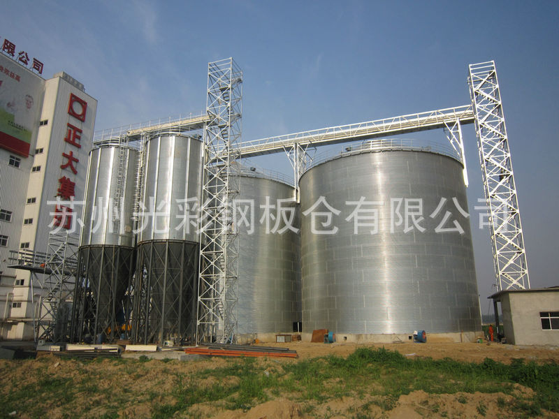 Large-scale corn steel silos, factory corn silos, steel plate grain silos.