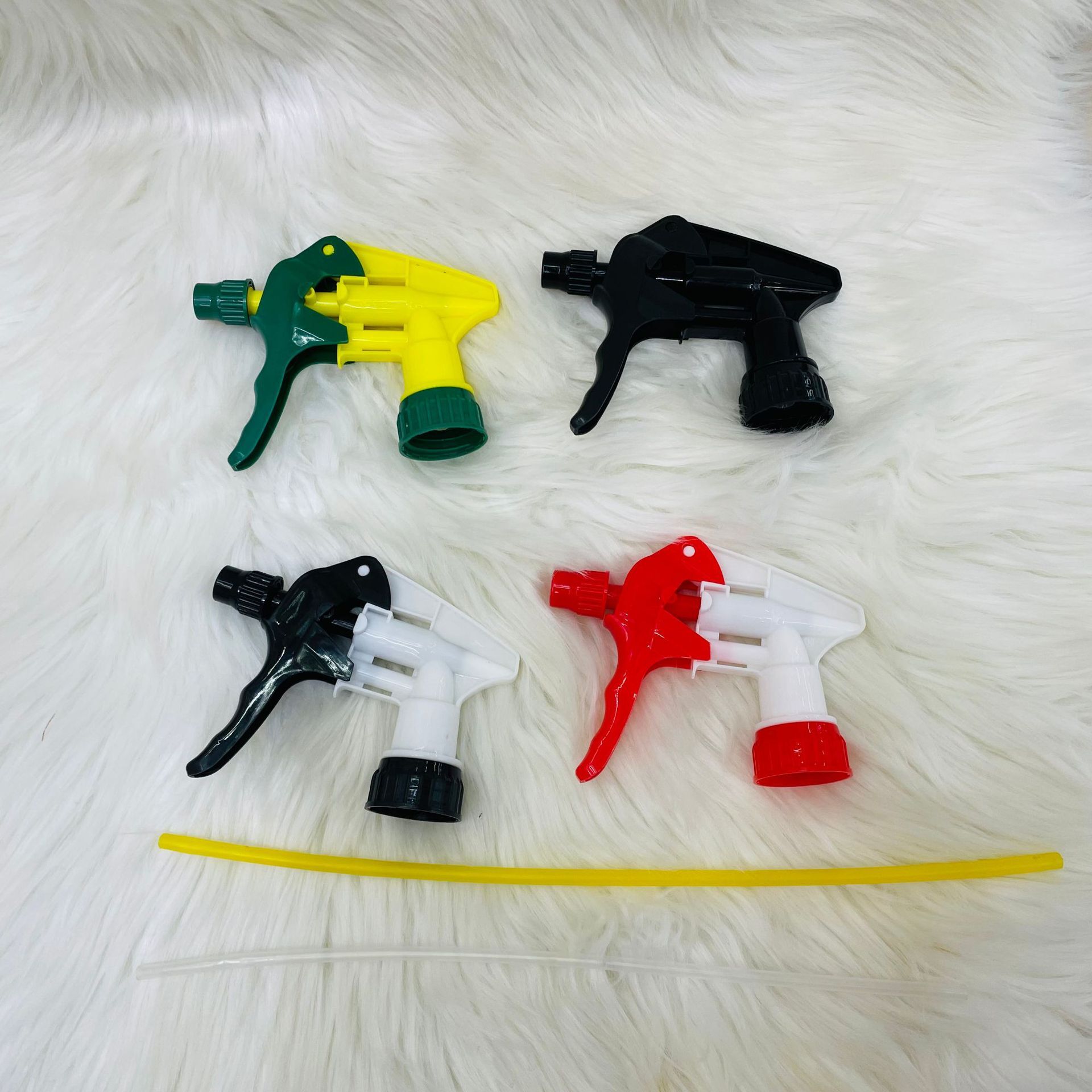 Đầu phun ra cây, đầu phun nhựa ép bằng tay ở nhà với súng D với máy phun hoa.