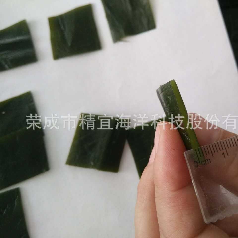 Biển mặn dẫn tới những dải tơ biển chất lượng cao và chất lượng cao với rễ cây ở trong Qumbs.