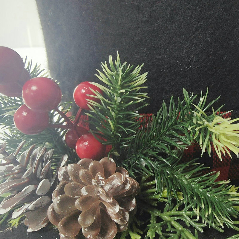 Christmas tree decorations at the Christmas tree top hat mall, 2022.