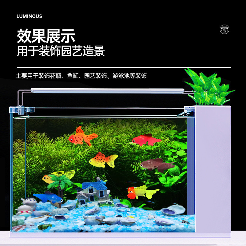 Nhà máy, ánh sáng ban đêm bắt chước những con cá vàng to lớn, những vật trang trí trong chậu cá biển, những con bọ cánh cứng dưới nước.
