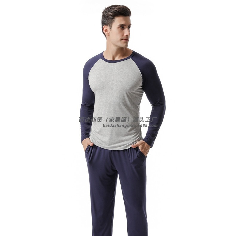 Vào mùa thu và mùa đông, những người đàn ông mặc đồ pyjama mặc bộ đồ mùa thu với một nhà máy quần dài duyên dáng.