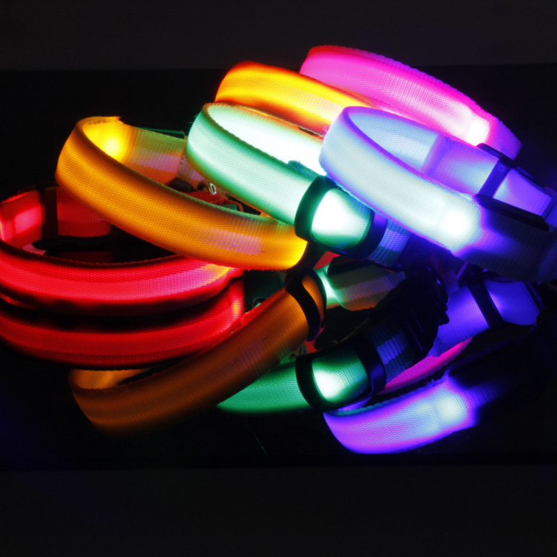 Cung cấp đèn LED cho chó hàng loạt, cổ áo sáng, dây chuyền cổ chó, hỗn hợp thú nuôi cỡ trung bình.